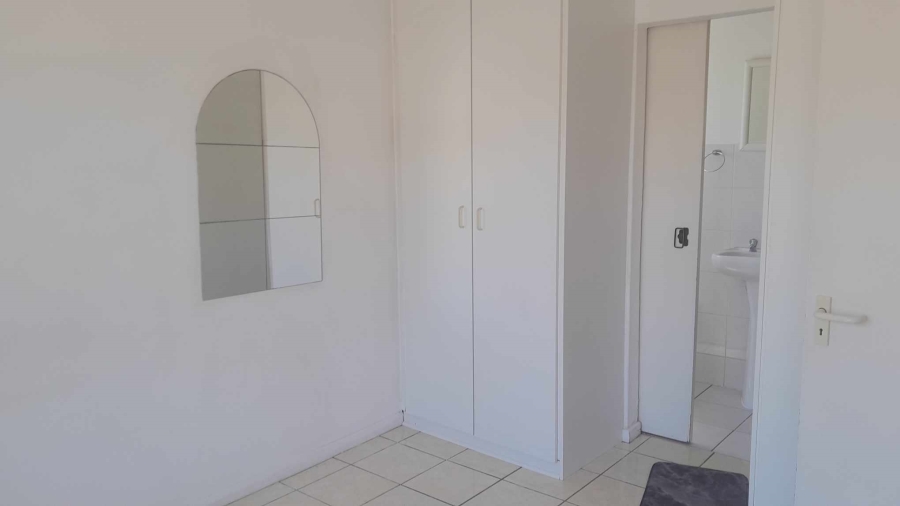 To Let 1 Bedroom Property for Rent in Kenilworth Western Cape